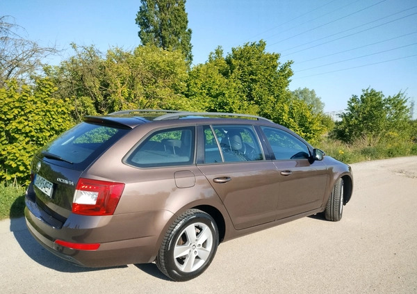 Skoda Octavia cena 45900 przebieg: 183000, rok produkcji 2016 z Gdynia małe 277